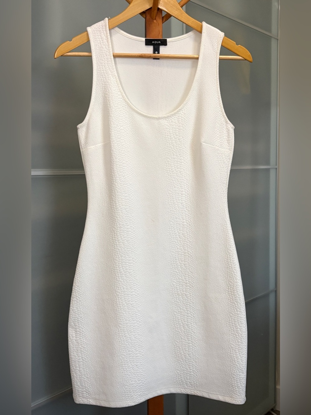 AQUA Textured Pebble Knit Scoop Neck Sleeveless Bodycon Dress Small White